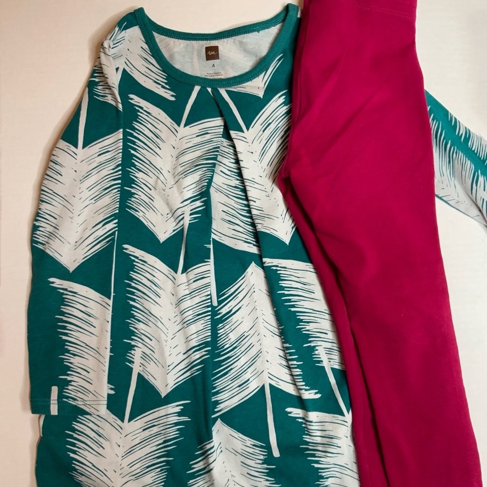 Tea girls size 4 Christmas top bottom set